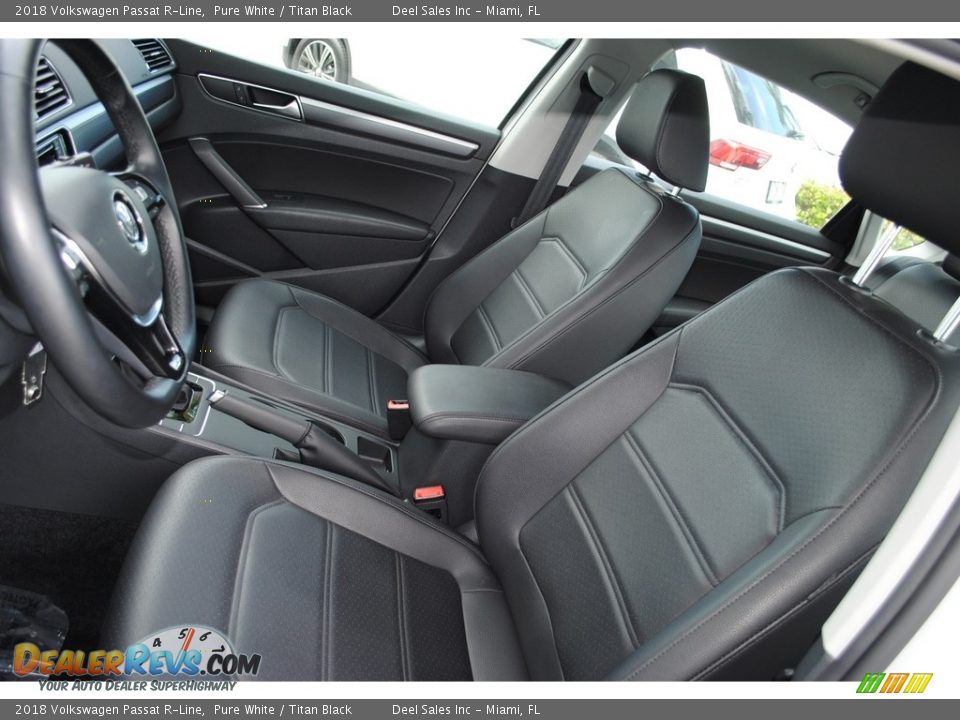 2018 Volkswagen Passat R-Line Pure White / Titan Black Photo #12