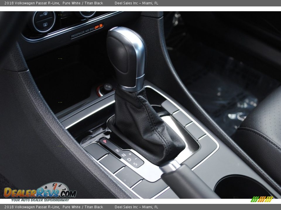 2018 Volkswagen Passat R-Line Pure White / Titan Black Photo #13