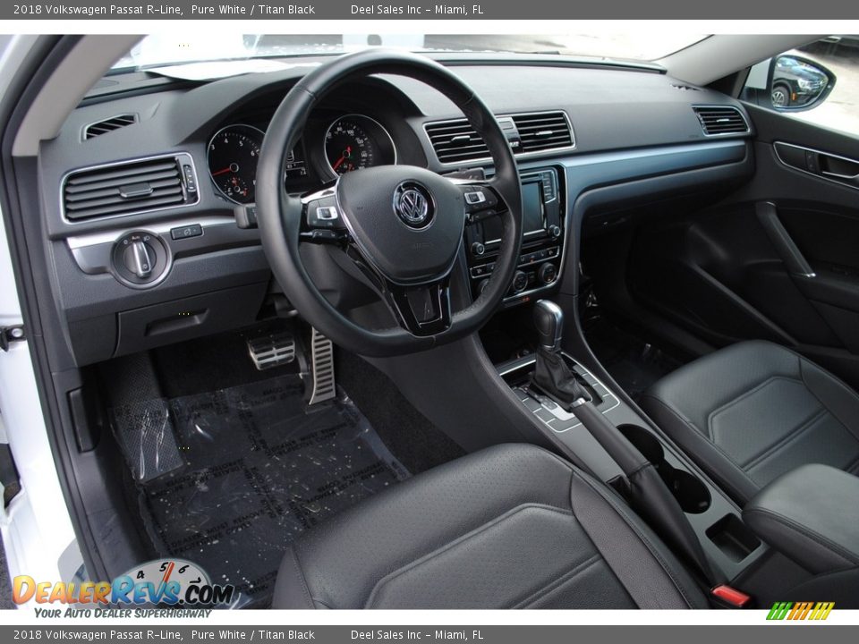 2018 Volkswagen Passat R-Line Pure White / Titan Black Photo #14