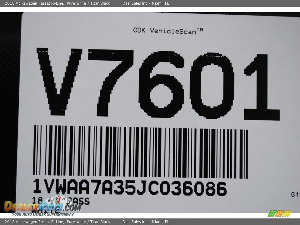 2018 Volkswagen Passat R-Line Pure White / Titan Black Photo #20