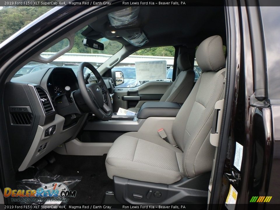 Front Seat of 2019 Ford F150 XLT SuperCab 4x4 Photo #11