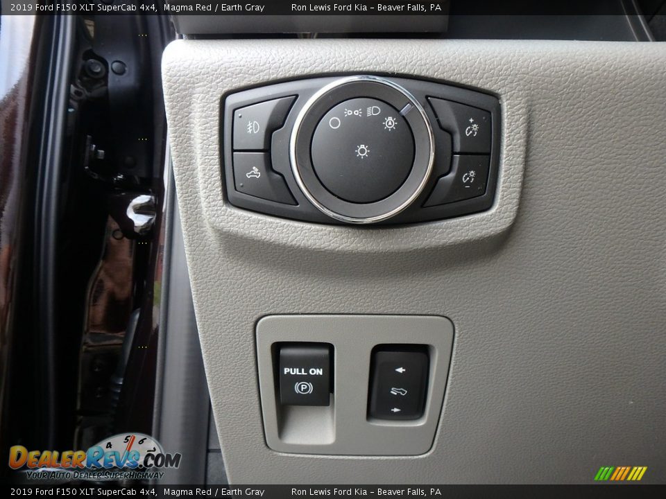 Controls of 2019 Ford F150 XLT SuperCab 4x4 Photo #19