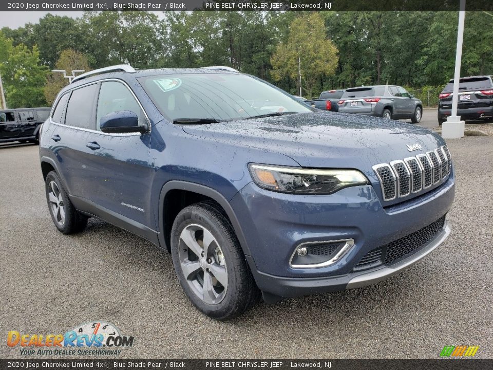 Front 3/4 View of 2020 Jeep Cherokee Limited 4x4 Photo #1