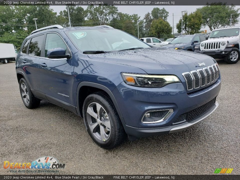 Front 3/4 View of 2020 Jeep Cherokee Limited 4x4 Photo #1