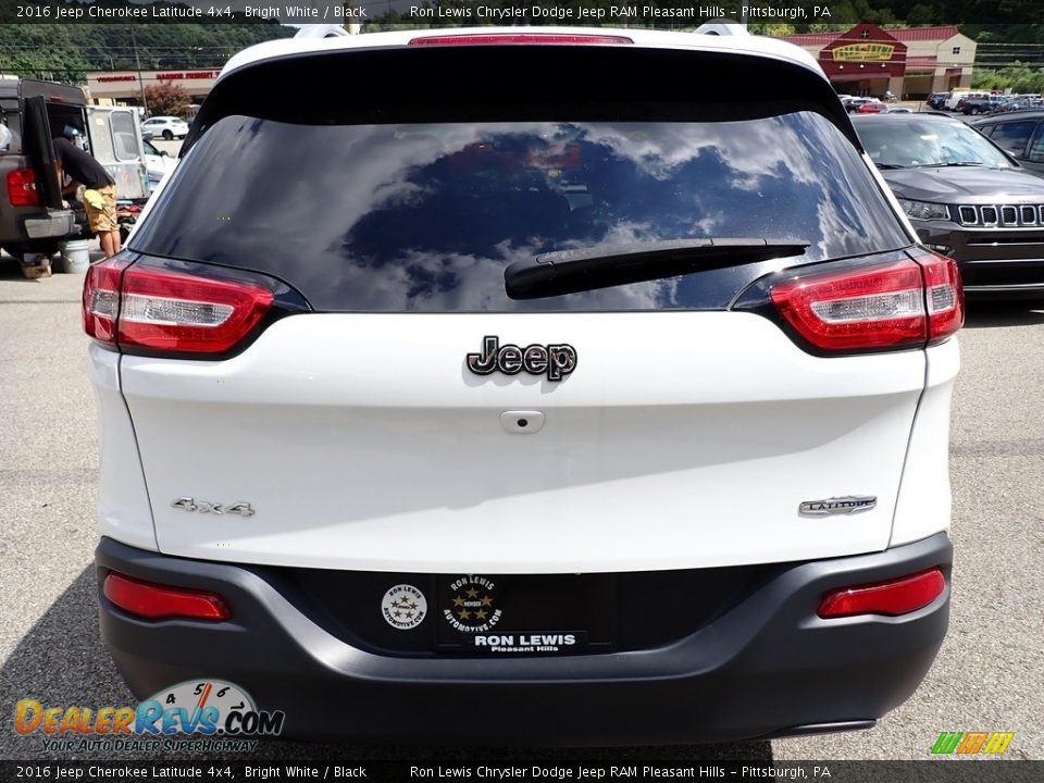 2016 Jeep Cherokee Latitude 4x4 Bright White / Black Photo #4