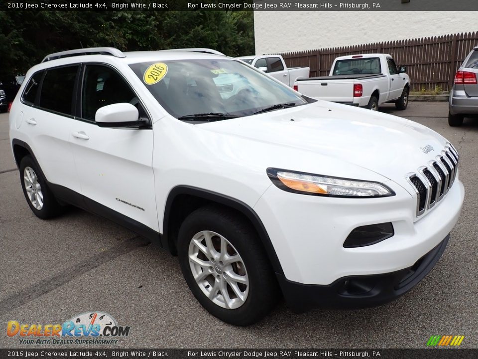 2016 Jeep Cherokee Latitude 4x4 Bright White / Black Photo #8