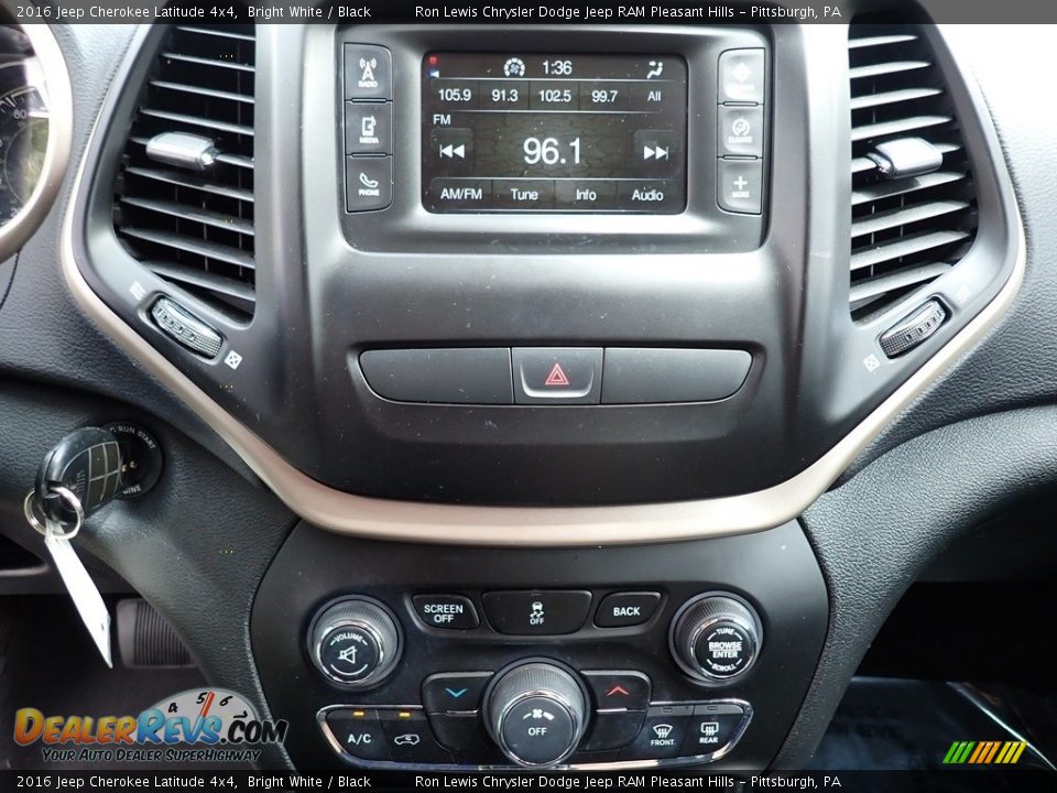 2016 Jeep Cherokee Latitude 4x4 Bright White / Black Photo #19