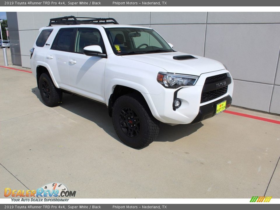 Front 3/4 View of 2019 Toyota 4Runner TRD Pro 4x4 Photo #2