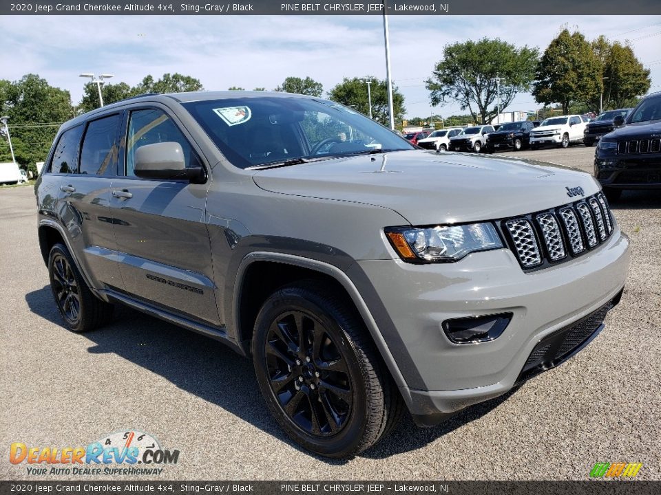 Front 3/4 View of 2020 Jeep Grand Cherokee Altitude 4x4 Photo #1