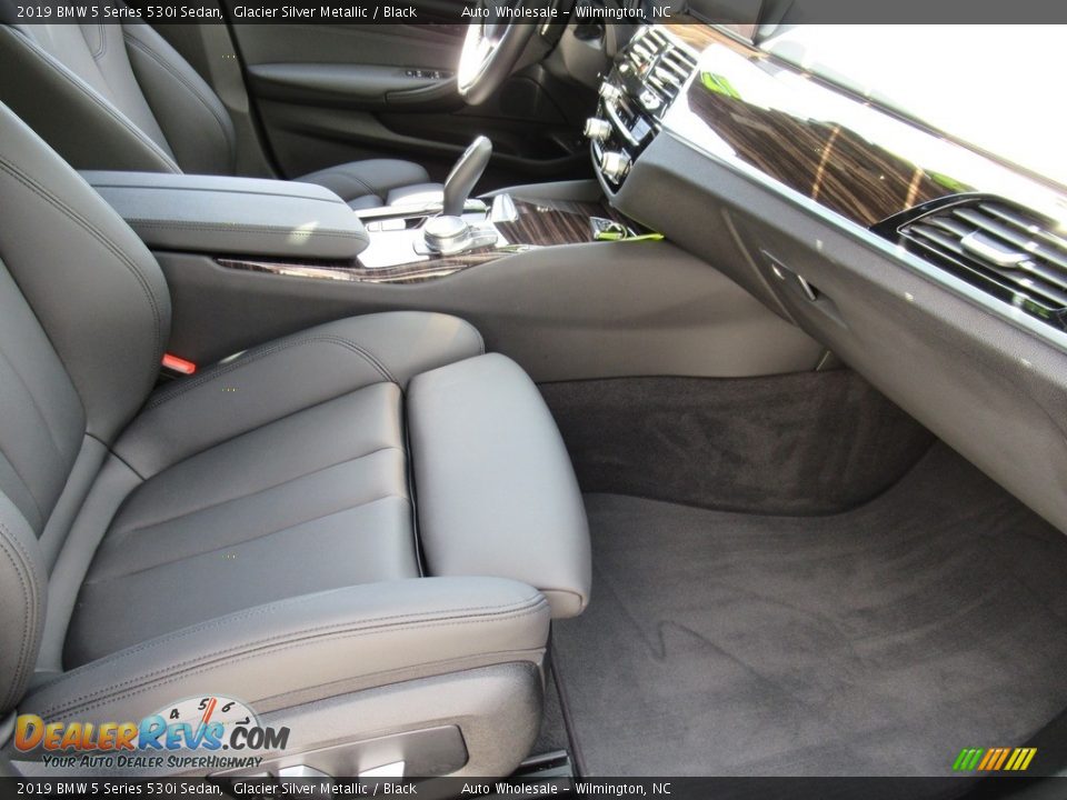 2019 BMW 5 Series 530i Sedan Glacier Silver Metallic / Black Photo #12