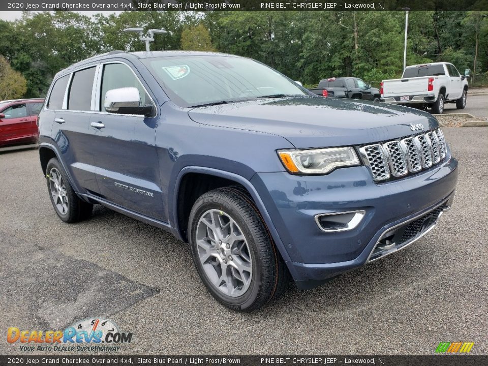 Front 3/4 View of 2020 Jeep Grand Cherokee Overland 4x4 Photo #1