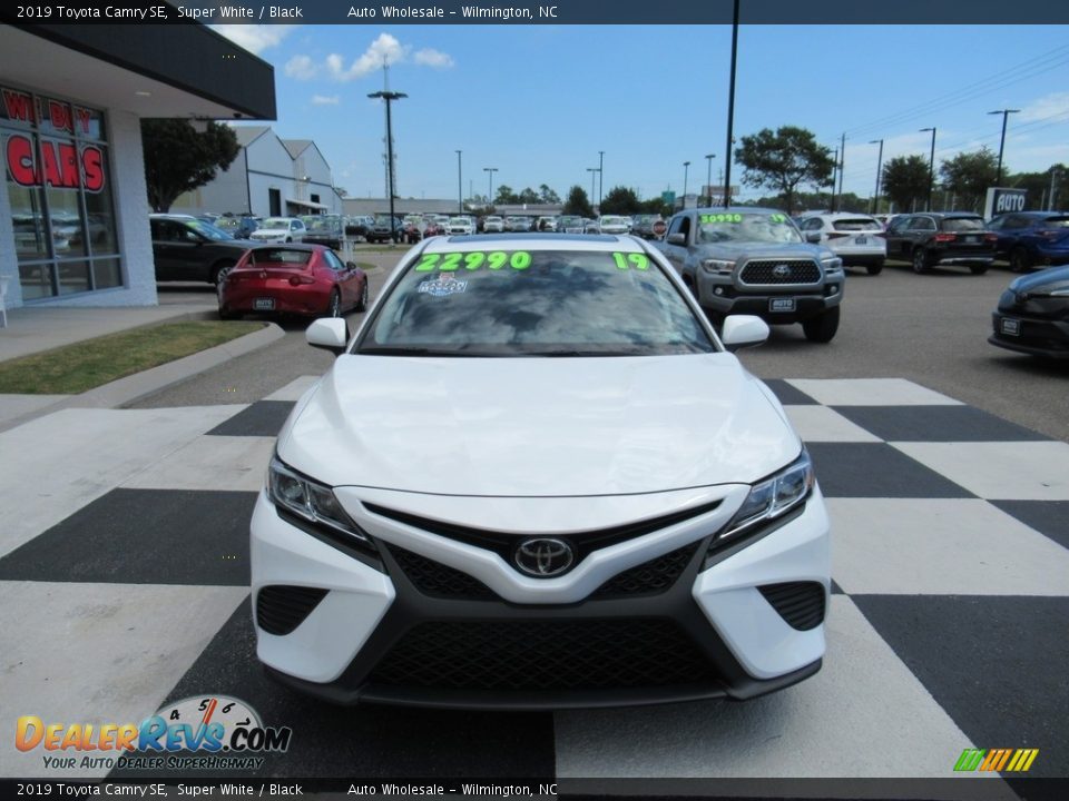 2019 Toyota Camry SE Super White / Black Photo #2