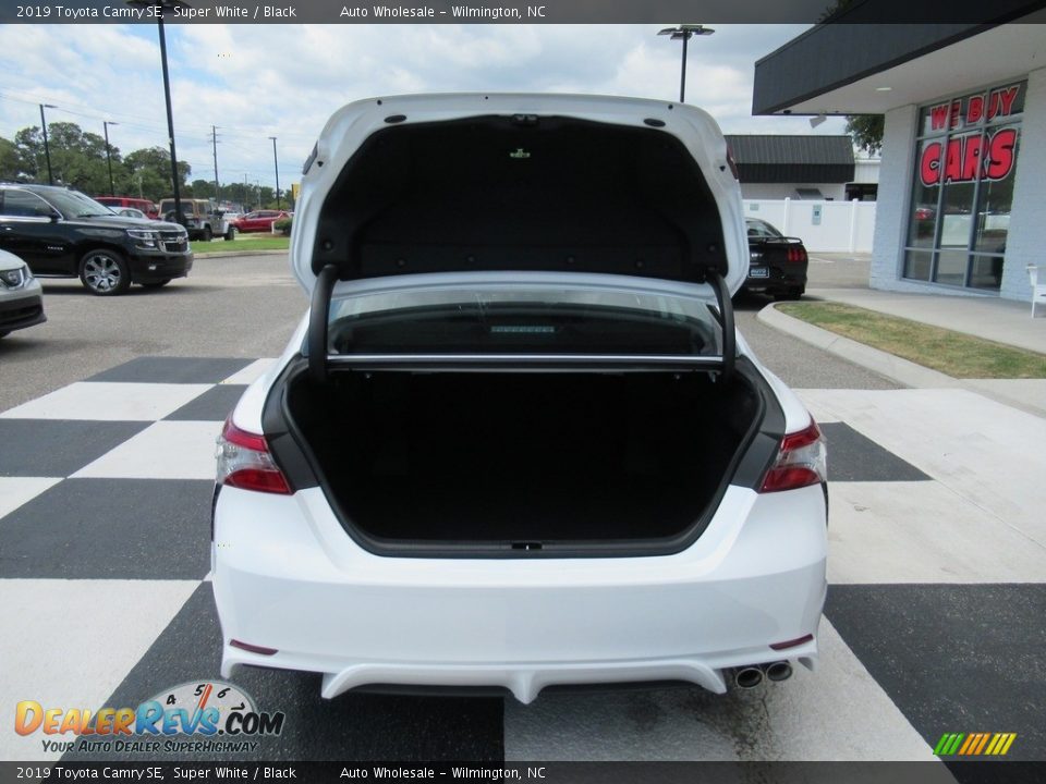 2019 Toyota Camry SE Super White / Black Photo #5