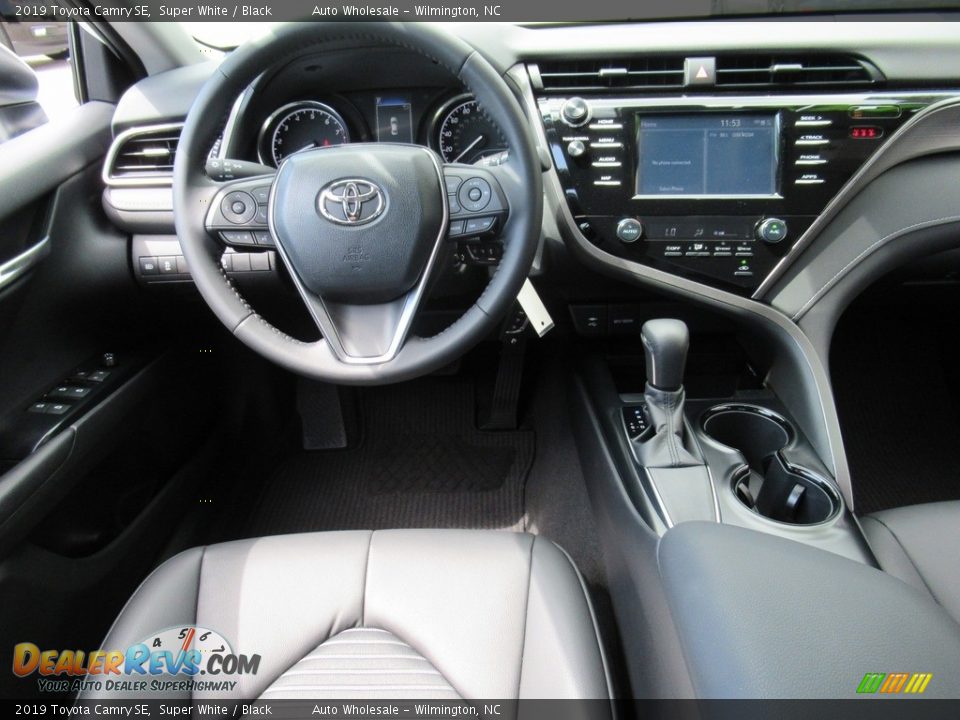 2019 Toyota Camry SE Super White / Black Photo #15