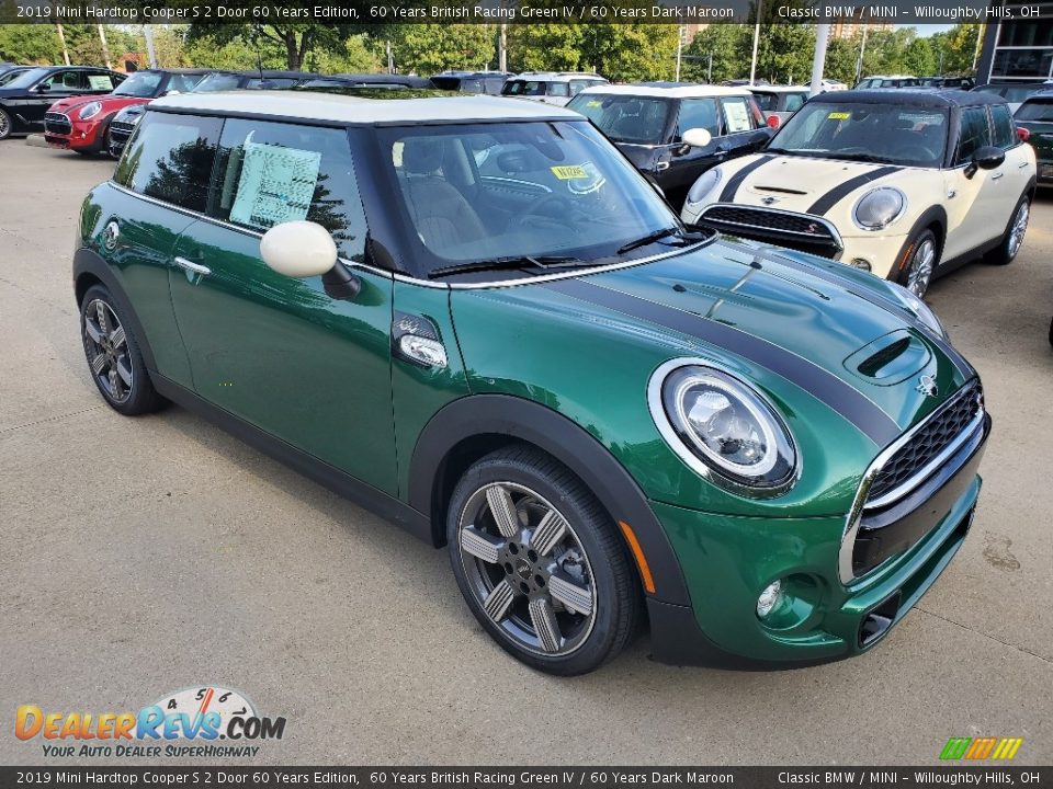 Front 3/4 View of 2019 Mini Hardtop Cooper S 2 Door 60 Years Edition Photo #1