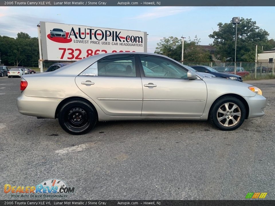 2006 Toyota Camry XLE V6 Lunar Mist Metallic / Stone Gray Photo #2