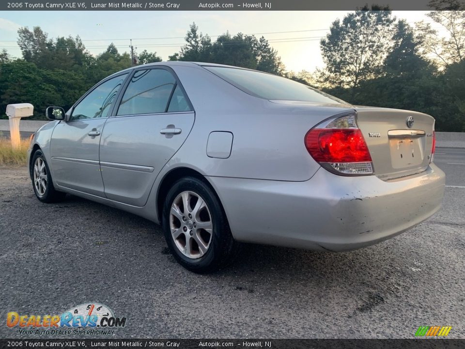 2006 Toyota Camry XLE V6 Lunar Mist Metallic / Stone Gray Photo #5