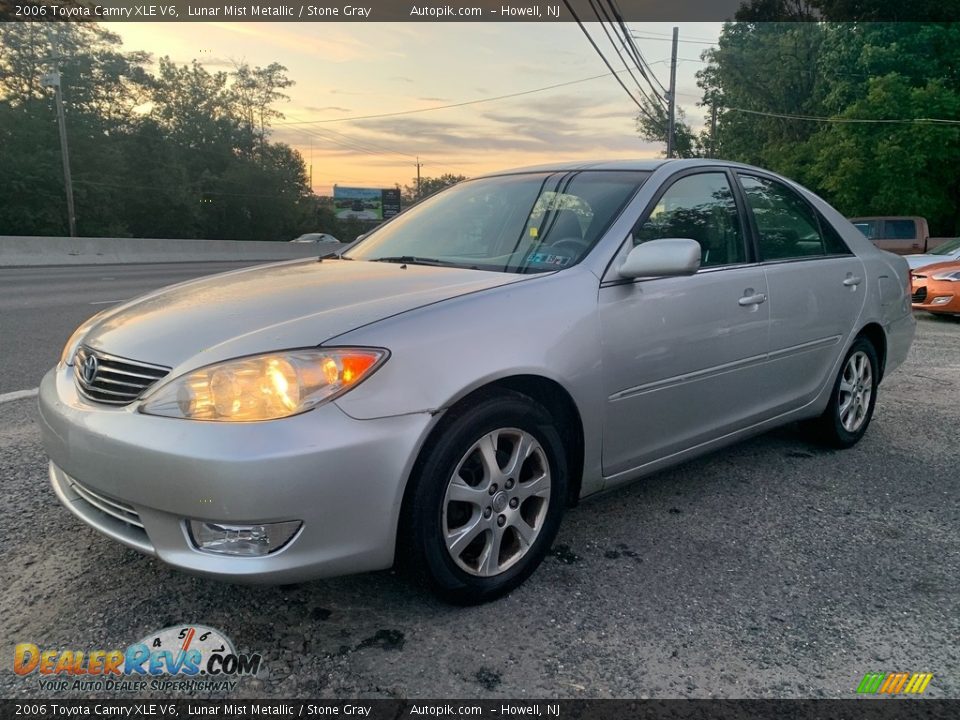 2006 Toyota Camry XLE V6 Lunar Mist Metallic / Stone Gray Photo #7