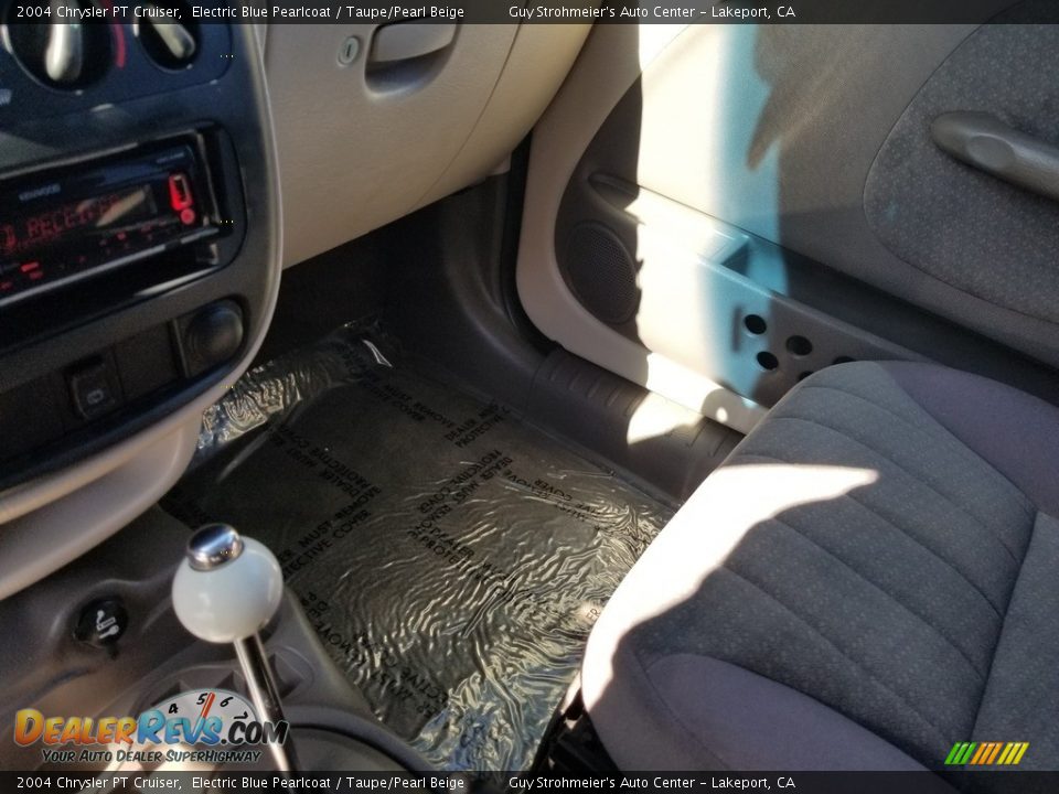 2004 Chrysler PT Cruiser Electric Blue Pearlcoat / Taupe/Pearl Beige Photo #13