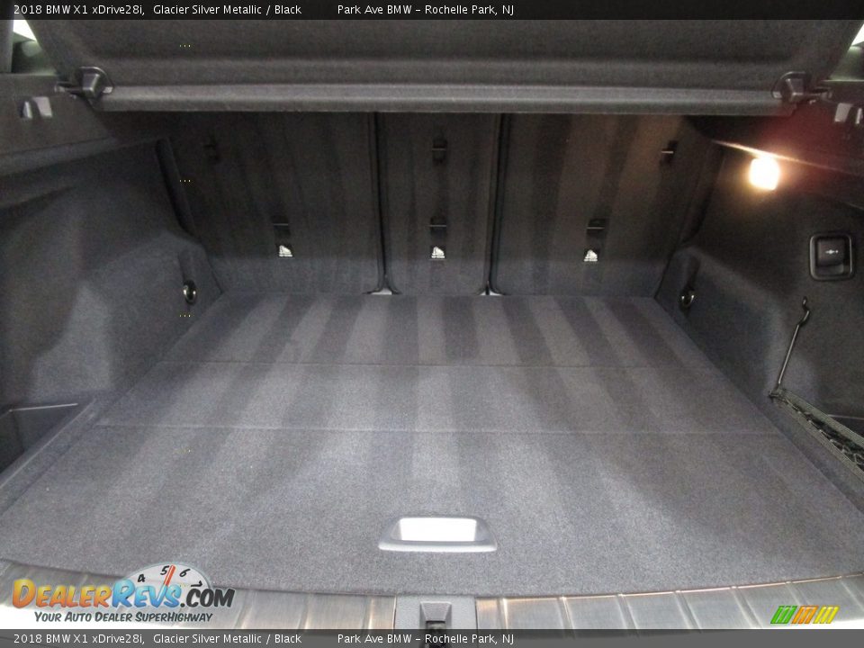 2018 BMW X1 xDrive28i Glacier Silver Metallic / Black Photo #20