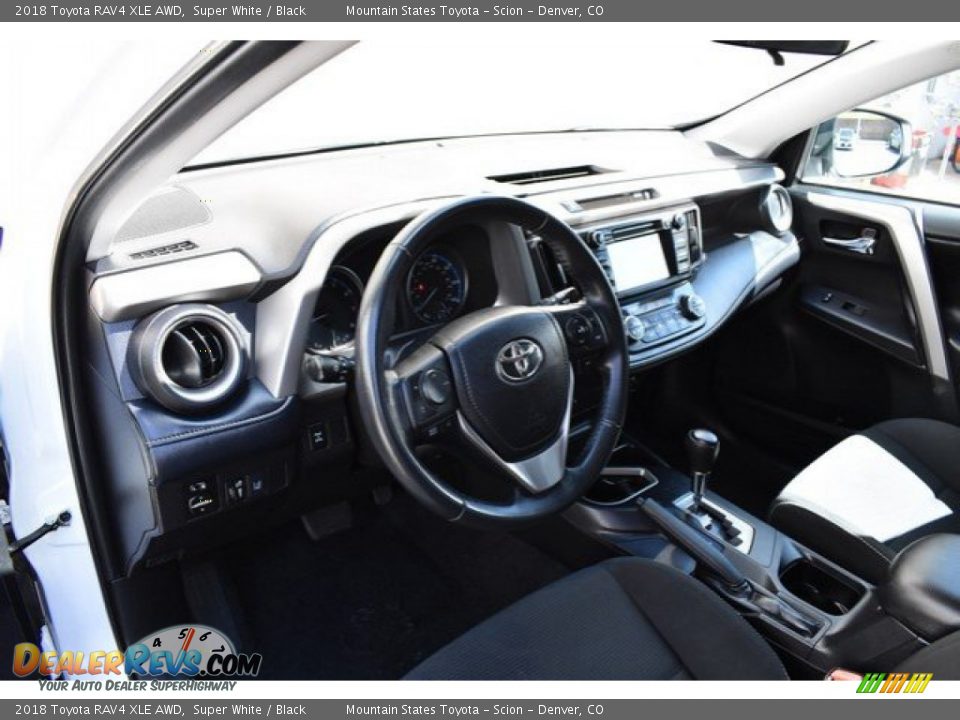 2018 Toyota RAV4 XLE AWD Super White / Black Photo #10