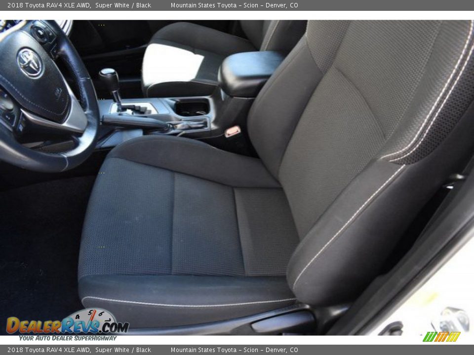 2018 Toyota RAV4 XLE AWD Super White / Black Photo #11