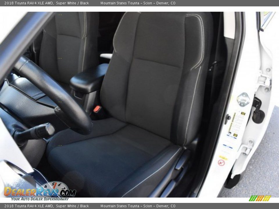 2018 Toyota RAV4 XLE AWD Super White / Black Photo #12