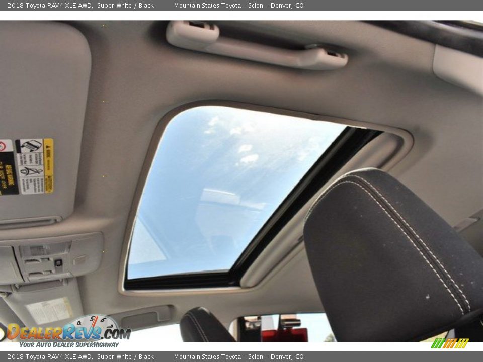 2018 Toyota RAV4 XLE AWD Super White / Black Photo #14
