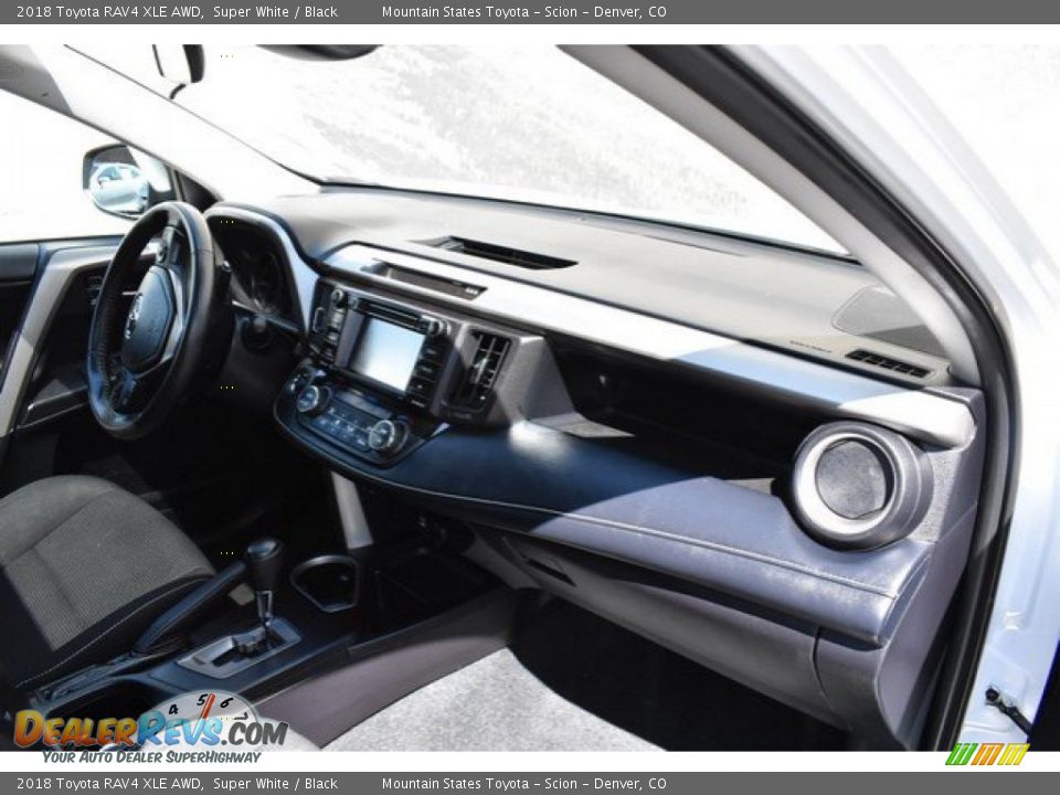 2018 Toyota RAV4 XLE AWD Super White / Black Photo #17