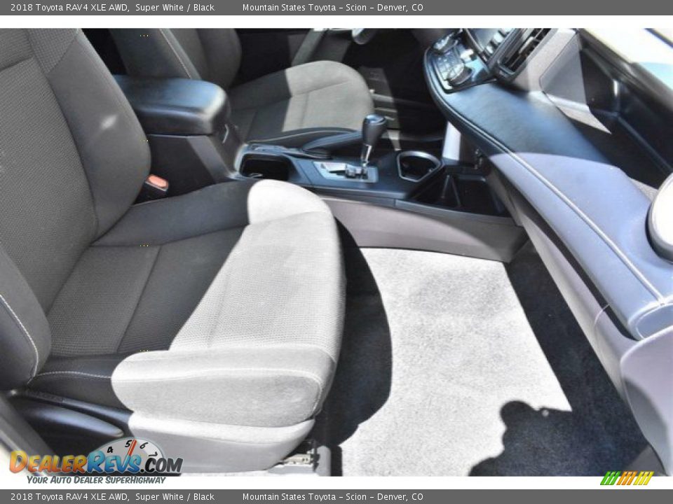 2018 Toyota RAV4 XLE AWD Super White / Black Photo #18