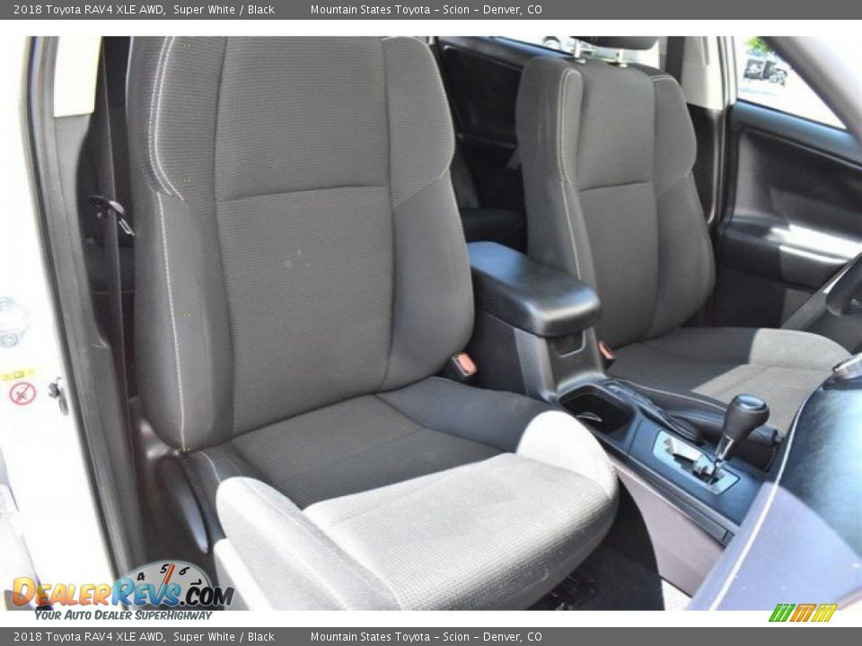 2018 Toyota RAV4 XLE AWD Super White / Black Photo #19