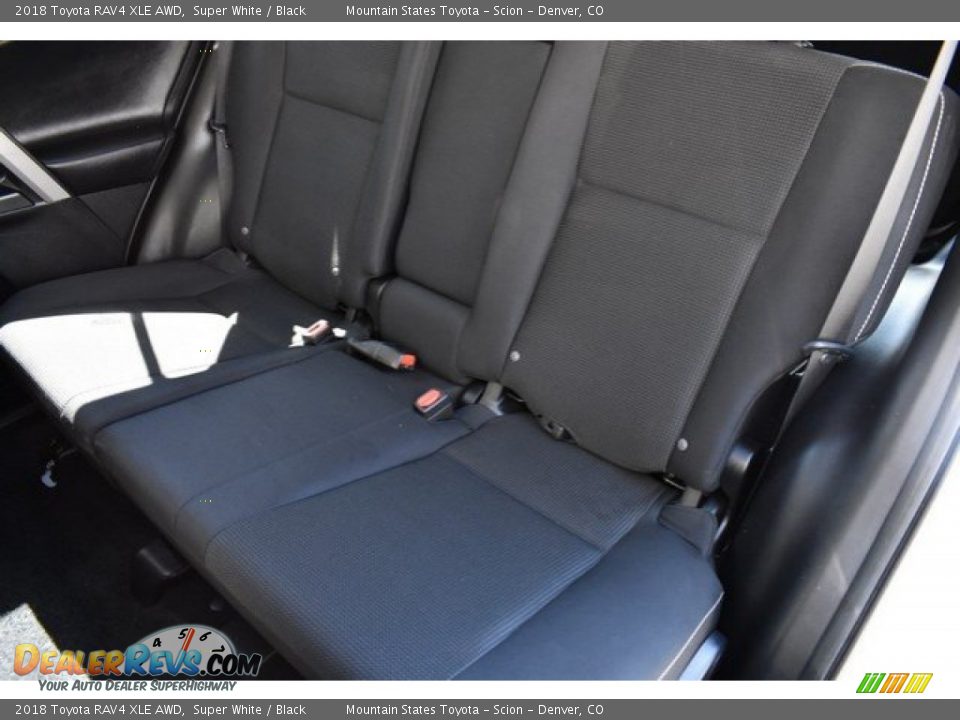 2018 Toyota RAV4 XLE AWD Super White / Black Photo #22