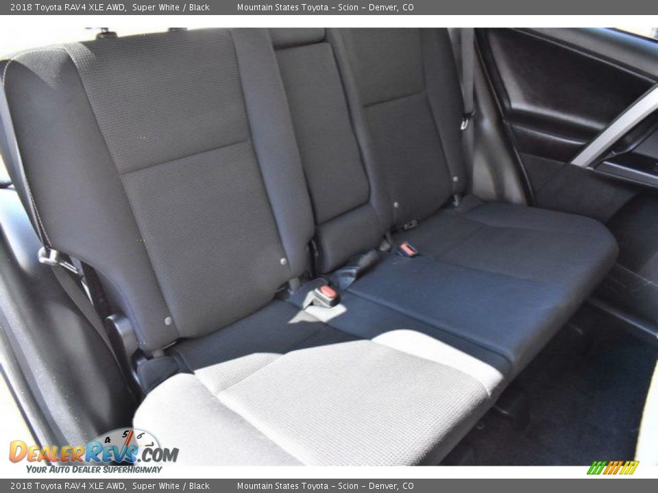 2018 Toyota RAV4 XLE AWD Super White / Black Photo #23