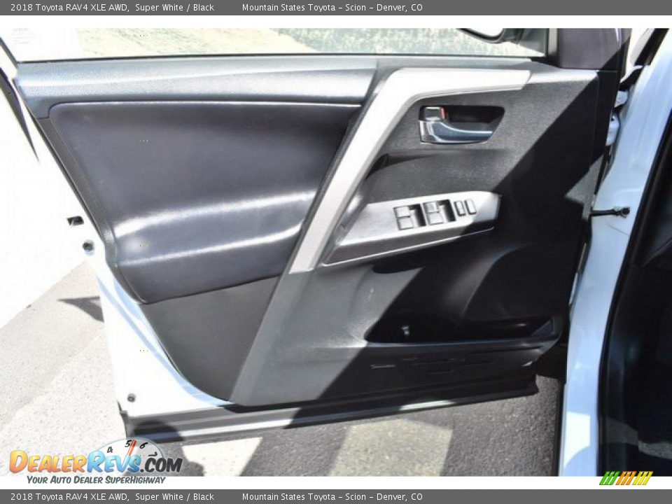 2018 Toyota RAV4 XLE AWD Super White / Black Photo #25