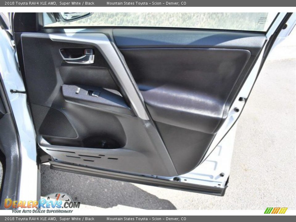 2018 Toyota RAV4 XLE AWD Super White / Black Photo #26