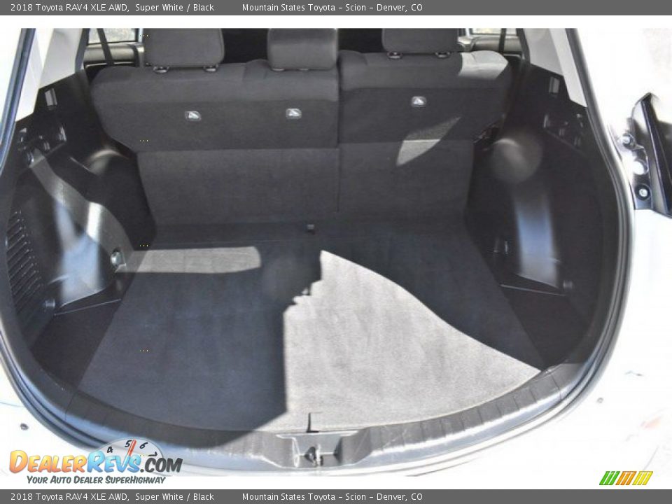 2018 Toyota RAV4 XLE AWD Super White / Black Photo #27