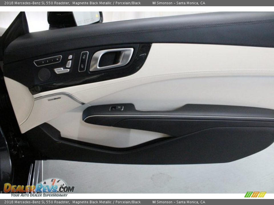 2018 Mercedes-Benz SL 550 Roadster Magnetite Black Metallic / Porcelain/Black Photo #32