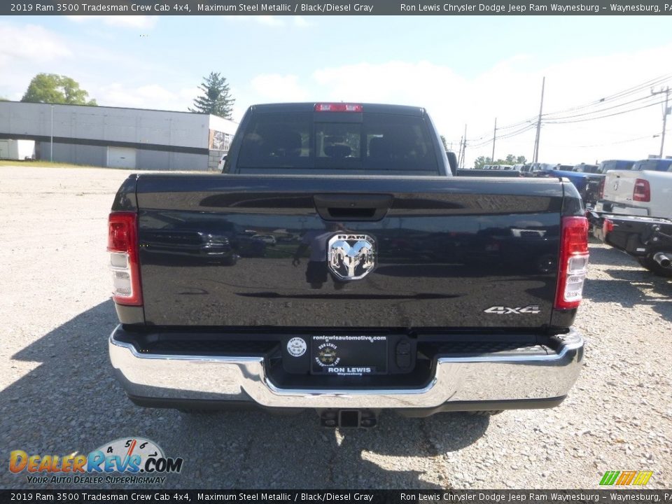 2019 Ram 3500 Tradesman Crew Cab 4x4 Maximum Steel Metallic / Black/Diesel Gray Photo #4