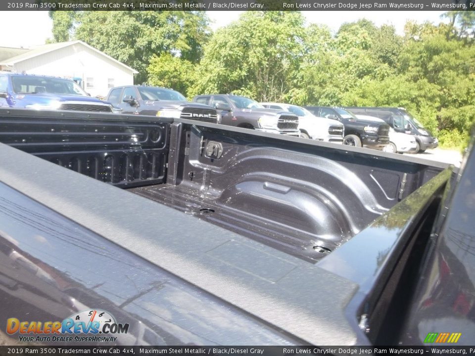 2019 Ram 3500 Tradesman Crew Cab 4x4 Maximum Steel Metallic / Black/Diesel Gray Photo #11