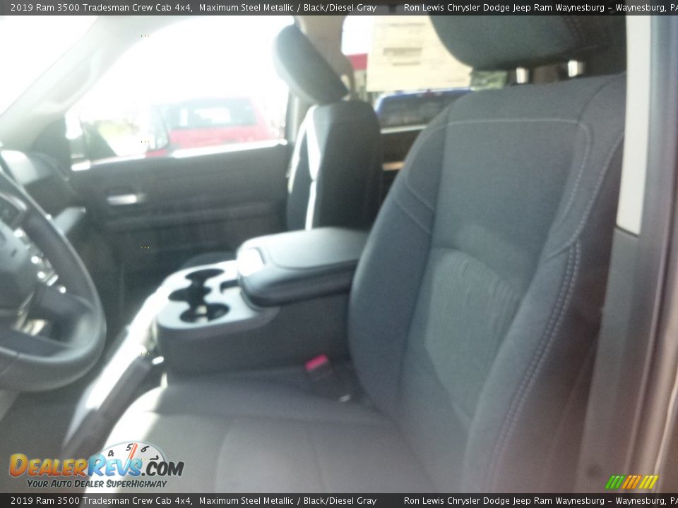 2019 Ram 3500 Tradesman Crew Cab 4x4 Maximum Steel Metallic / Black/Diesel Gray Photo #12