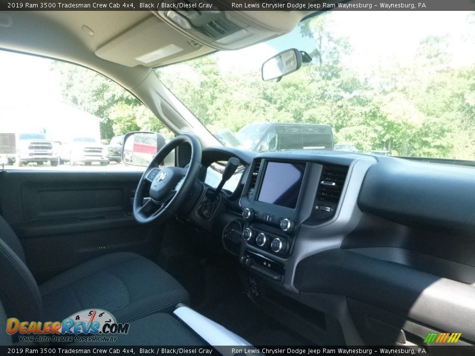 2019 Ram 3500 Tradesman Crew Cab 4x4 Black / Black/Diesel Gray Photo #11