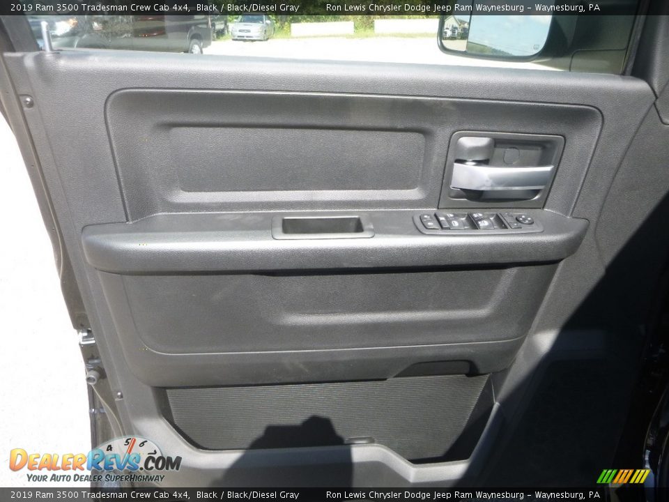 2019 Ram 3500 Tradesman Crew Cab 4x4 Black / Black/Diesel Gray Photo #14