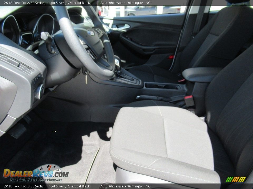 2018 Ford Focus SE Sedan Ingot Silver / Charcoal Black Photo #10