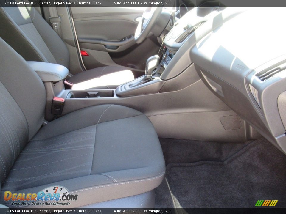 2018 Ford Focus SE Sedan Ingot Silver / Charcoal Black Photo #12