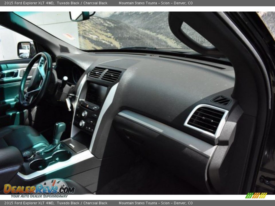 2015 Ford Explorer XLT 4WD Tuxedo Black / Charcoal Black Photo #16