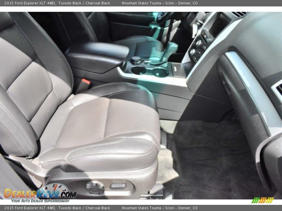 2015 Ford Explorer XLT 4WD Tuxedo Black / Charcoal Black Photo #17