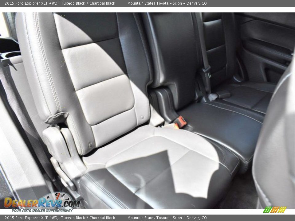2015 Ford Explorer XLT 4WD Tuxedo Black / Charcoal Black Photo #22