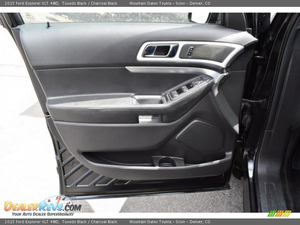 2015 Ford Explorer XLT 4WD Tuxedo Black / Charcoal Black Photo #25