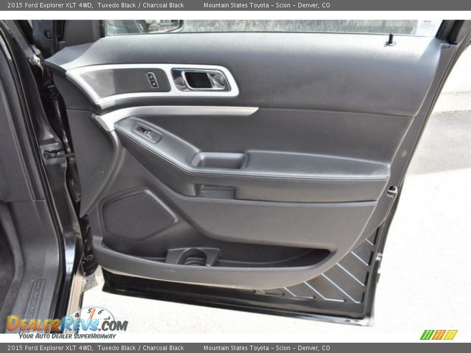 2015 Ford Explorer XLT 4WD Tuxedo Black / Charcoal Black Photo #26