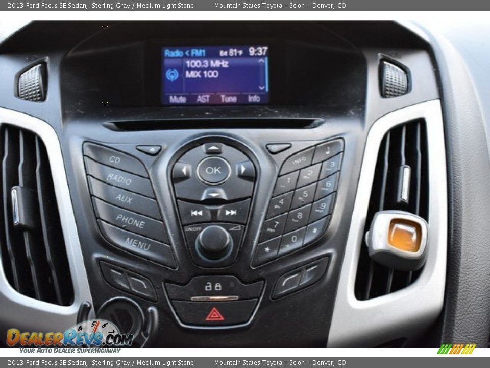 2013 Ford Focus SE Sedan Sterling Gray / Medium Light Stone Photo #11